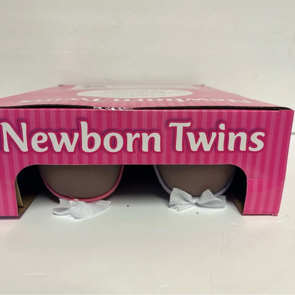 Charming Newborn Twin‎ Dolls Set with Pink and Purple Outfits